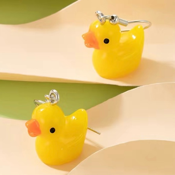 New in Package! 5 AVAILABLE Rubber Duck Earrings *DUCK DUCK JEEP* - Picture 2 of 3